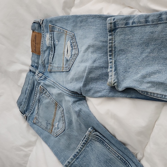BOYS Abercrombie Distressed Jeans - Picture 4 of 4